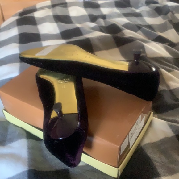 VINTAGE VERO CUOIO VELVET ITALIAN KITTEN HEEL PUMPS - Picture 6 of 7